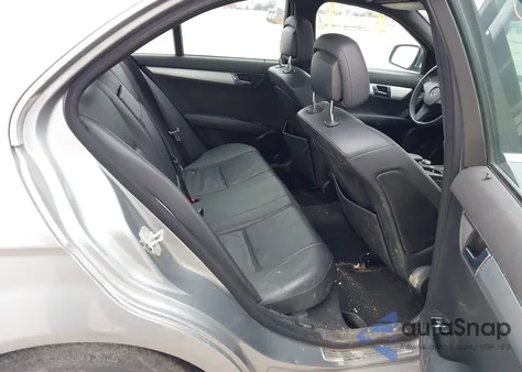 2008 Mercedes-Benz C 300 Luxury 4Matic/Sport 4Matic z USA, uszkodzony, nr VIN WDDGF81X98F087659